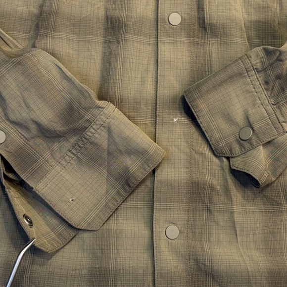 Outdoor‎ Research Mens Button Up Shirt Medium Plaid Green Hiking Travel - Picture 6 of 16
